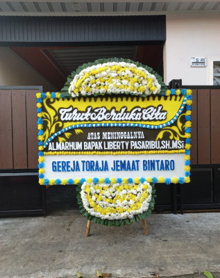 Papan Bunga Duka di Maluk
