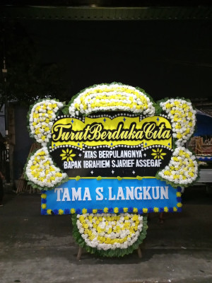 Papan Bunga Duka di Maluk